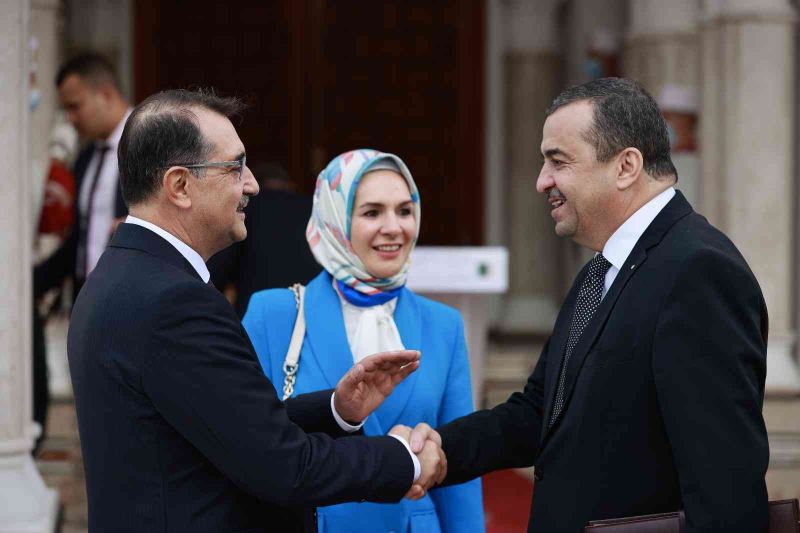 Enerji ve Tabii Kaynaklar Bakanı Dönmez, Cezayir Cumhurbaşkanı Tebbun ile görüştü
