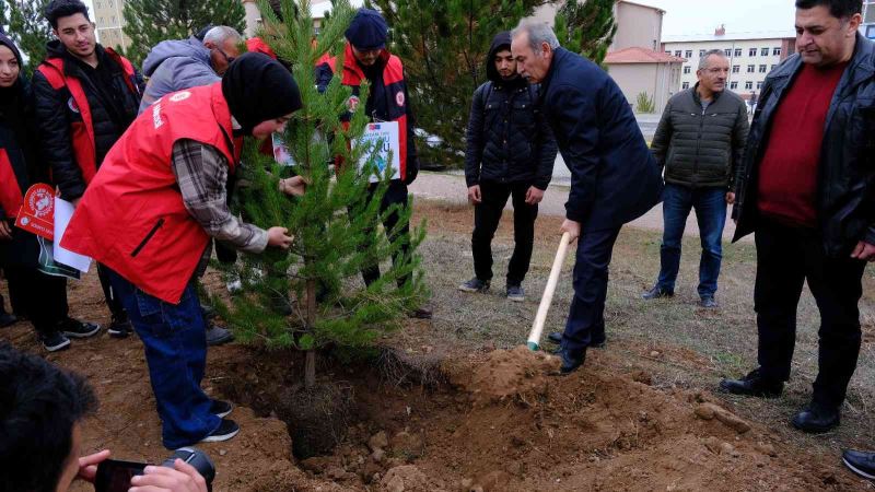 SCÜ’de onlarca fidan toprakla buluştu
