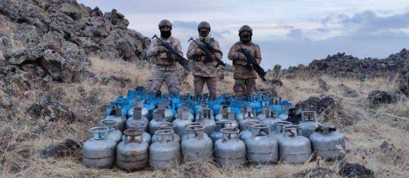 Çaldıran’da PKK’ya ait sığınakta 50 adet büyük tüp ele geçirildi
