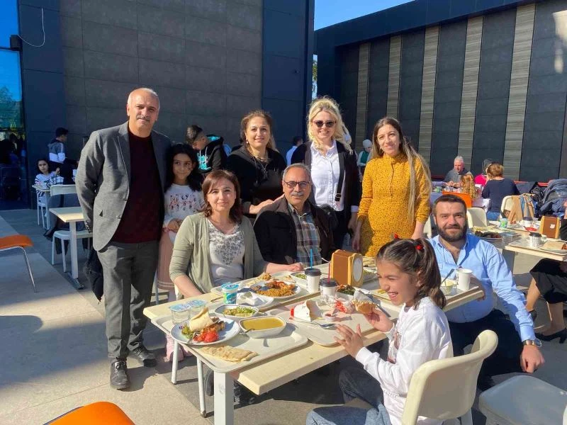 Diyabet kızı için farkındalık oluşturdu, onlarca diyabet hastayı coşkuyla eğlendirdi
