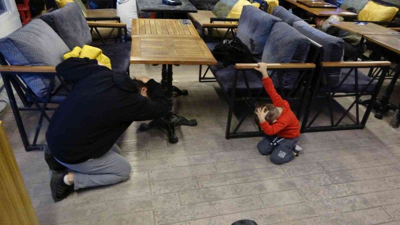 Sinop’ta deprem tatbikatı kafede görüntülendi

