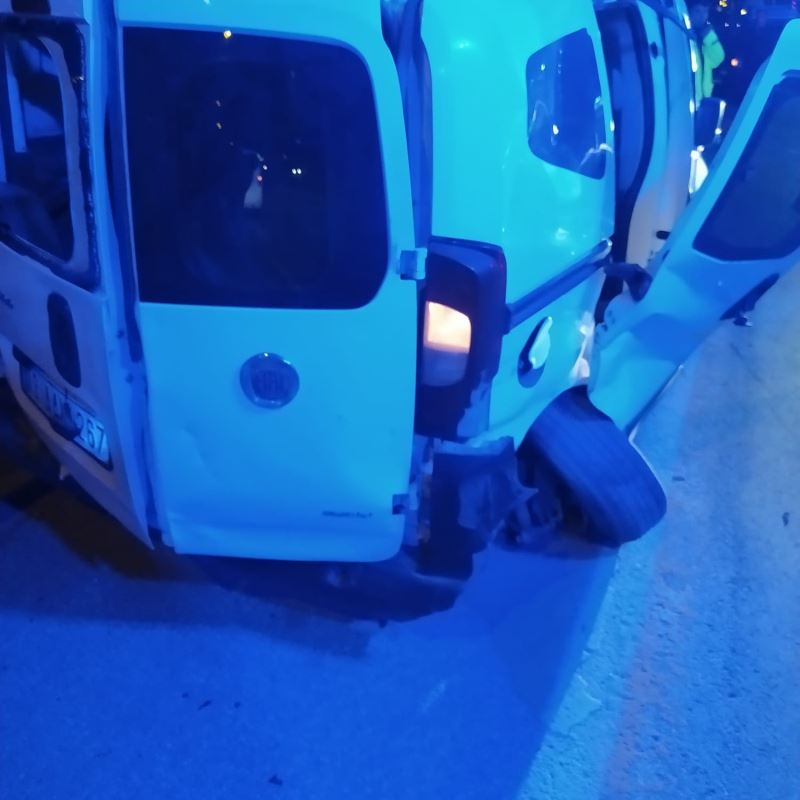 Bitlis’te yolcu otobüsüne otomobil arkadan çarptı: 3 yaralı
