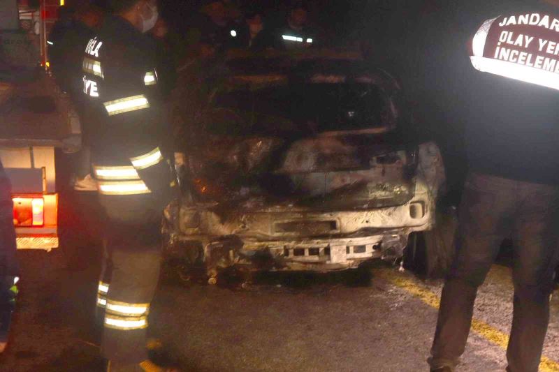 Kaza yapan araçta yanarak can verdi, kimliği tespit edilmeye çalışılıyor
