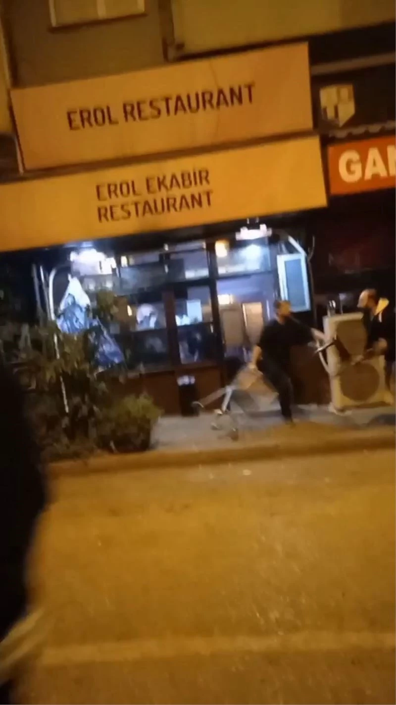 Bursa’da silah, sopa ve sandalyelerin kullanıldığı kavga kamerada
