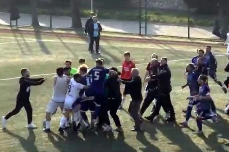 Son düdük çaldı, yeşil saha boks ringine döndü
