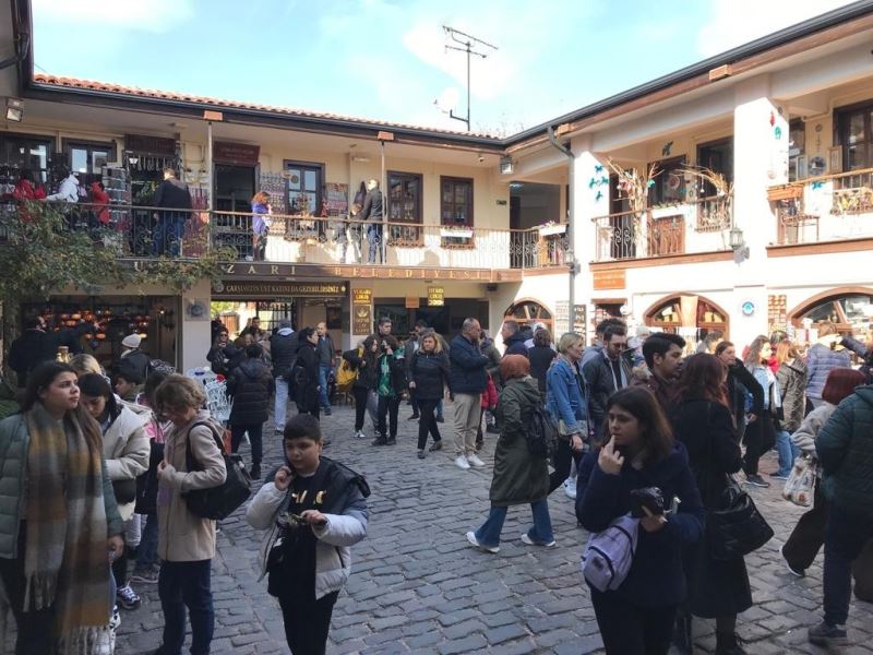 Atlıhan Çarşısı’nda tur yoğunluğu
