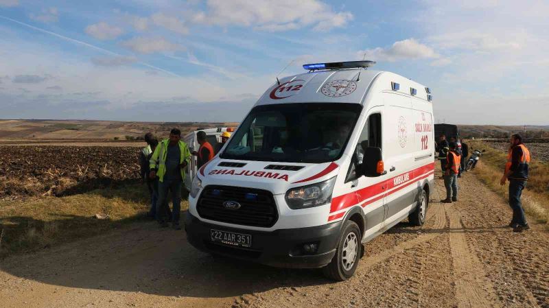 Edirne’de devrilen araçta sıkışan sürücüyü itfaiye kurtardı
