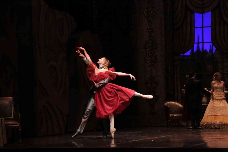 Antalya Devlet Opera ve Balesi,’Kamelyalı Kadın’ eserini bu sezon son kez sahneliyor
