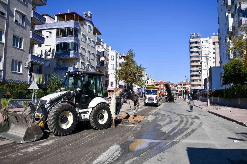 Muratpaşa, 2033 Sokak’ta yenileme çalışması
