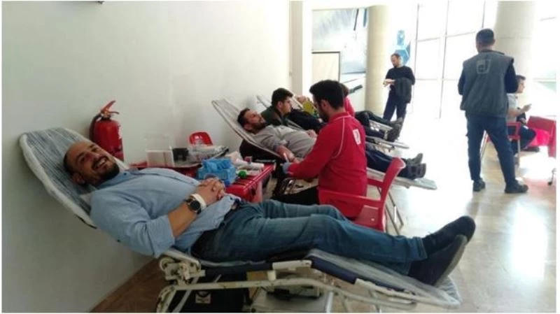 Duyarlı fabrika çalışanlarından Kızılay’a kan bağışı
