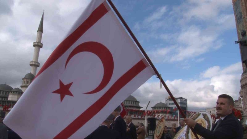 KKTC’nin 39. kuruluş yıl dönümü Taksim Meydanı’nda kutlandı
