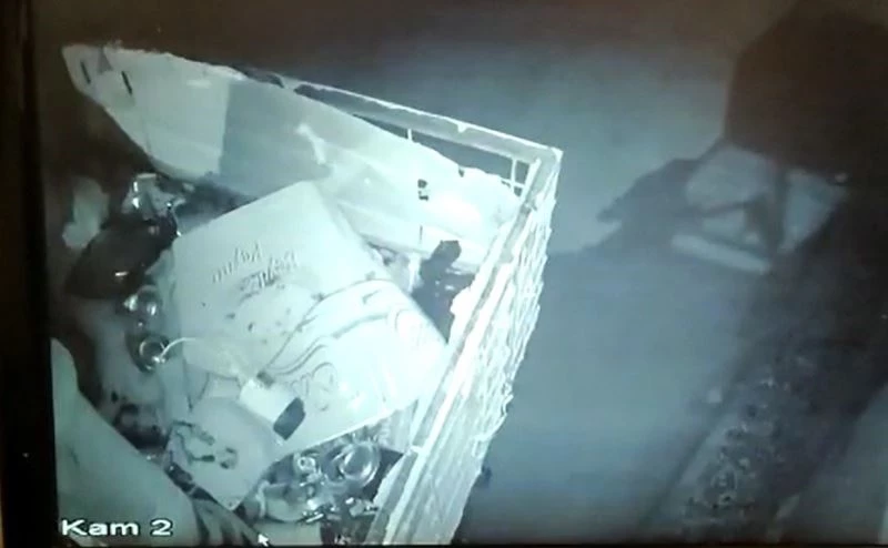  Araçların kapılarını açamayınca kendini kaydeden güvenlik kamerasını çaldı
