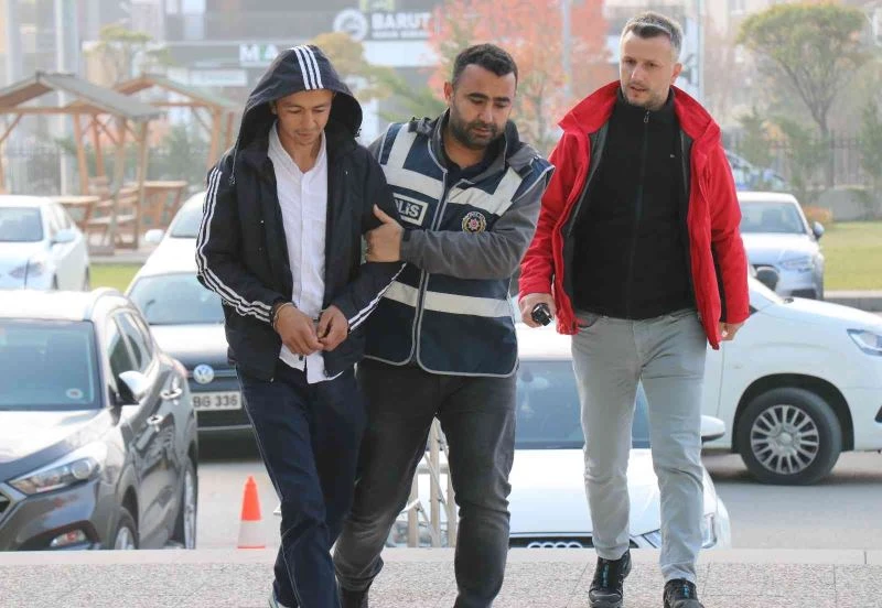 Girdiği evlerde uyuyan ve iş yerini soyan hırsız tutuklandı
