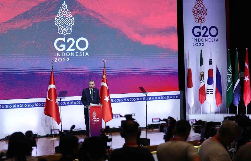 Cumhurbaşkanı Erdoğan: “DEAŞ’la mücadele bahanesi altında terör örgütüne destek verenler de dökülen her damla kana ortaktır”
