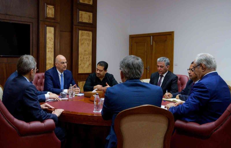 Yunanistan Dışişleri Bakanı Dendias, Bingazi’de Hafter ile görüştü
