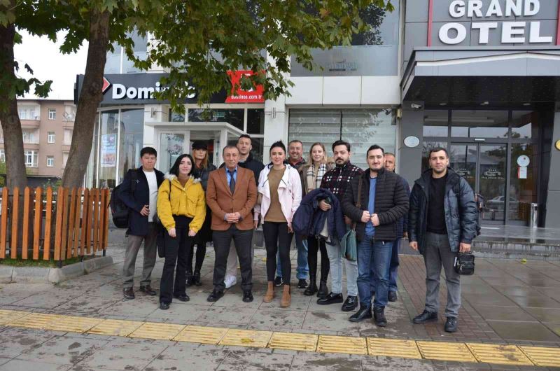 Malazgirt’i gezen yabancı gazeteciler kentin tanıtımına katkı sağlayacak
