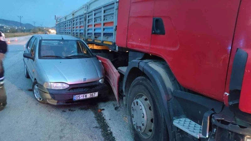 Tırın yakıt deposuna çarpmaktan son anda kurtuldu
