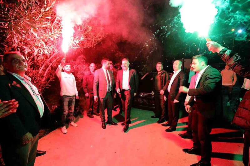 Erzurumlulardan Başkan Sandal’a meşaleli karşılama
