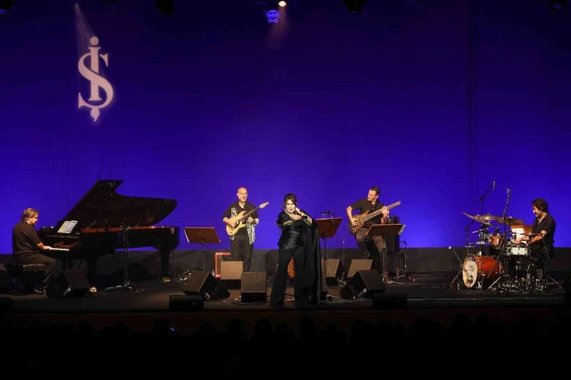 Nükhet Duru caz rüzgarı estirdi
