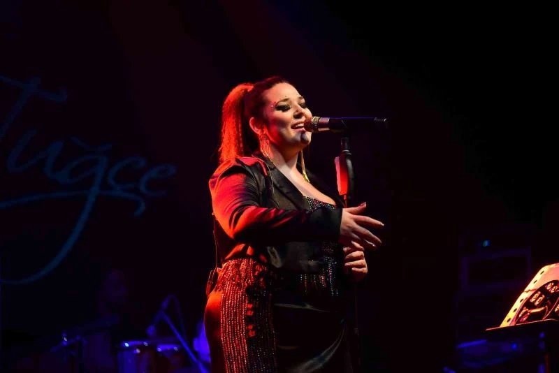 Tuğçe Kandemir hasta haliyle Bursa’da konser verdi
