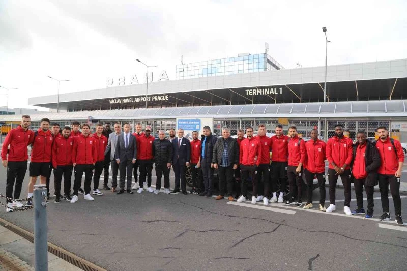 Sivasspor kafilesi Prag’a ulaştı
