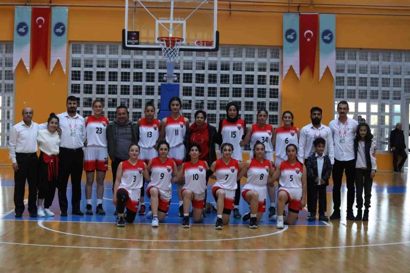 Van Büyükşehir Belediyesi Kadın Basketbol Takımı ilk maçından galip ayrıldı
