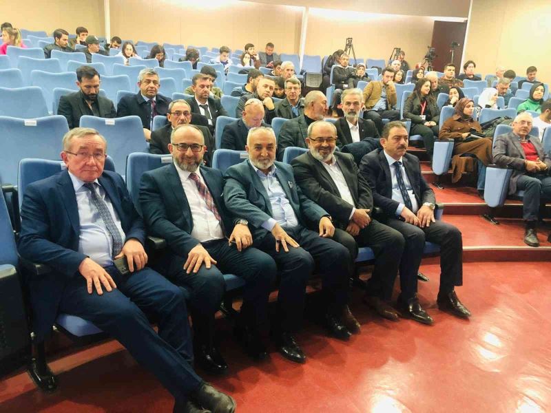 AK Parti’li başkanlar “Türkiye’yi Yarınlara Taşımak” konulu konferansa katıldı
