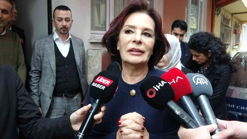 Yeşilçam’ın yıldızı Hülya Koçyiğit, Bursalı şehit astsubayın ailesini ziyaret etti
