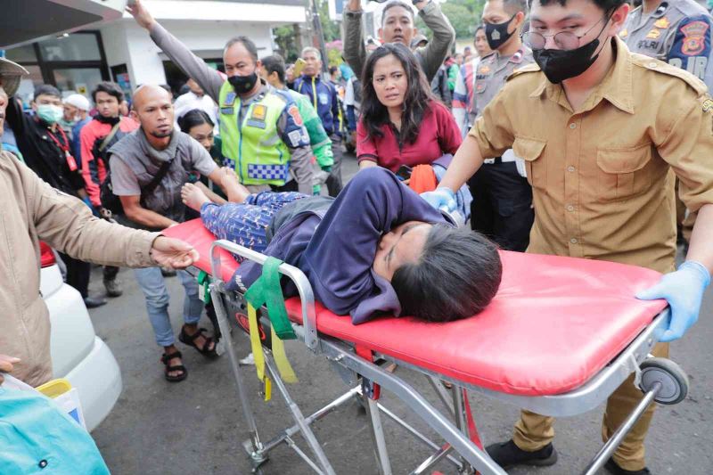 Endonezya’daki 5.6 büyüklüğündeki depremde bilanço ağırlaşıyor: 46 ölü, 700 yaralı

