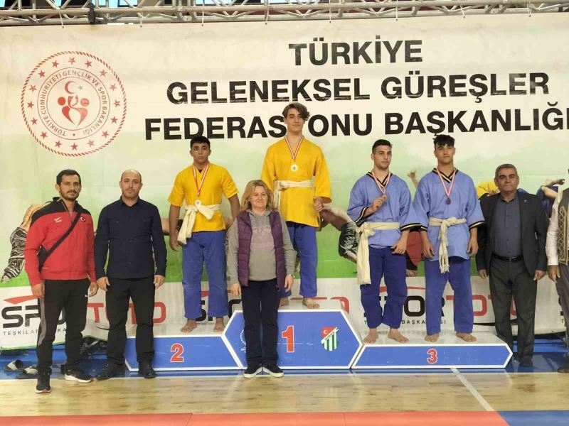Kuşak Güreşi Ümit Kadınlar ve Erkekler Türkiye Şampiyonası’nda Bilecikli sporculardan büyük başarı
