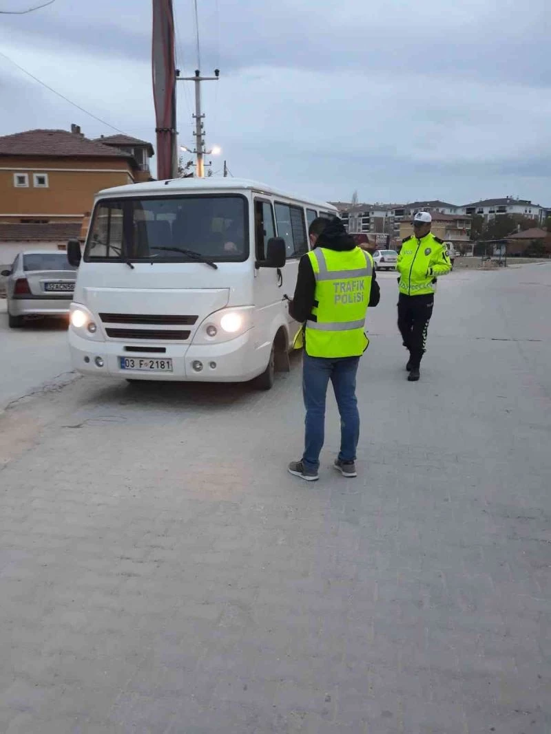 Dinar’da öğrenci servislerine yönelik polis denetimi
