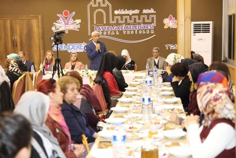 Battalgazi’de Öğretmenler Gününe özel kutlama