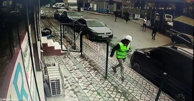 Sultangazi’de 5 kişilik arkadaş grubu arasında silahlı kavga: 1 yaralı
