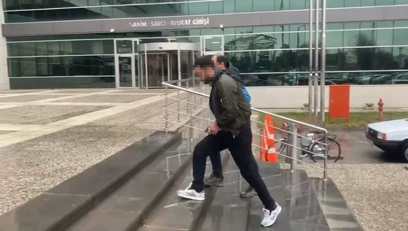 Otobüsteki yolcudan uyuşturucu çıktı
