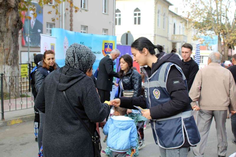 Sinop’ta kadına yönelik şiddete dikkat çekmek için stant açıldı

