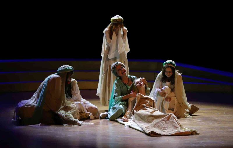 NEVÜ’de ’Leylâ ile Mecnun’ adlı tiyatro oyunu sahnelendi
