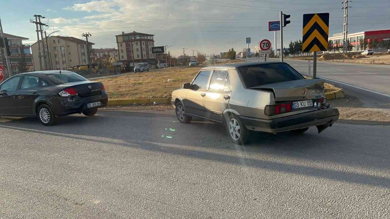 3 araca çarpıp kaçtı, düşürdüğü parçadan yakalandı
