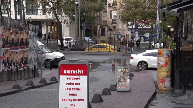 Beyoğlu’nda polis ekipleri ve şüpheliler arasında çatışma: 1 ölü
