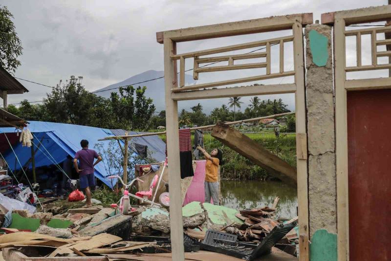 Endonezya’daki depremde can kaybı 321’e yükseldi
