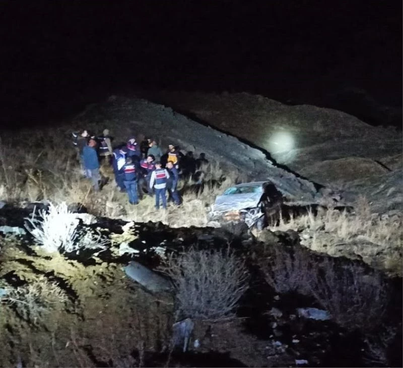 Otomobil 60 metreden şarampole uçtu: 1 ölü, 1 yaralı
