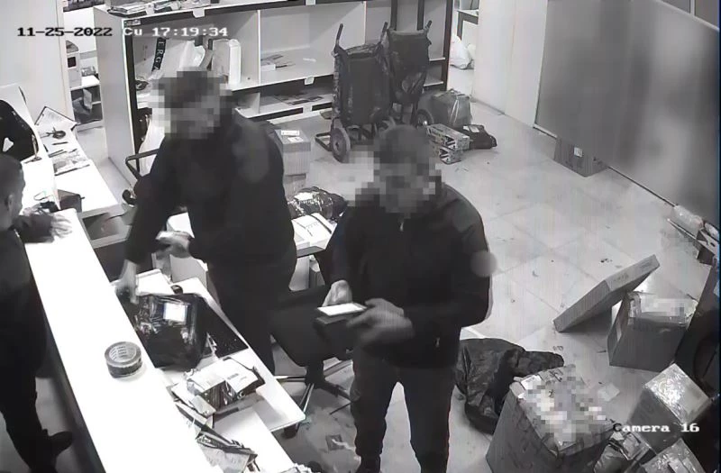 Kargo ile esrar ticaretine şok baskın: 8 şüpheli yakalandı
