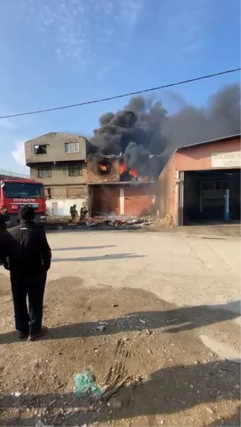 Bursa’da evin alev alev yanma anı kameralarda
