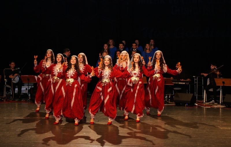 Anadolu Üniversitesi “Müzik ve Halk Dansları Gösterisi” ile Sinop’ta sahne aldı
