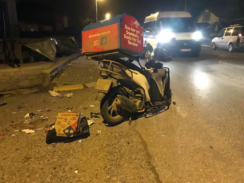 Servis minibüsü ile motosiklet çarpıştı: Domino’s Pizza kuryesi ağır yaralandı

