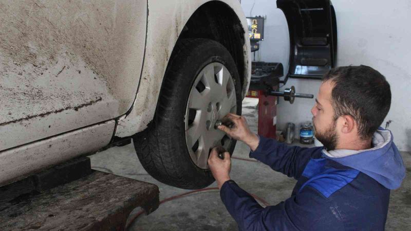 Trakya’da lastikçilerde ‘kış lastiği’ yoğunluğu
