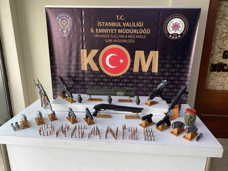 İstanbul’da operasyon düzenlenen daireden cephanede çıktı: Lav silahı, kalaşnikof, el bombası bulundu
