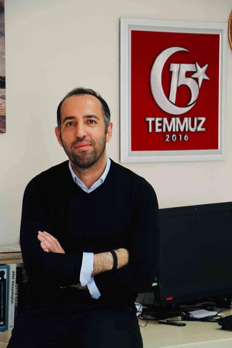 Sosyolog Palabıyık: “Kılıçdaroğlu ve Akşener protestan Müslümanlardır, dünyevi çıkar gereği FETÖ, HDP ve hatta PKK ile anlaşabilirler”
