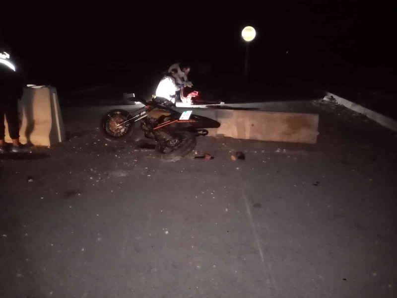 Motosikletiyle beton bariyerlere çarpan Rus hayatını kaybetti
