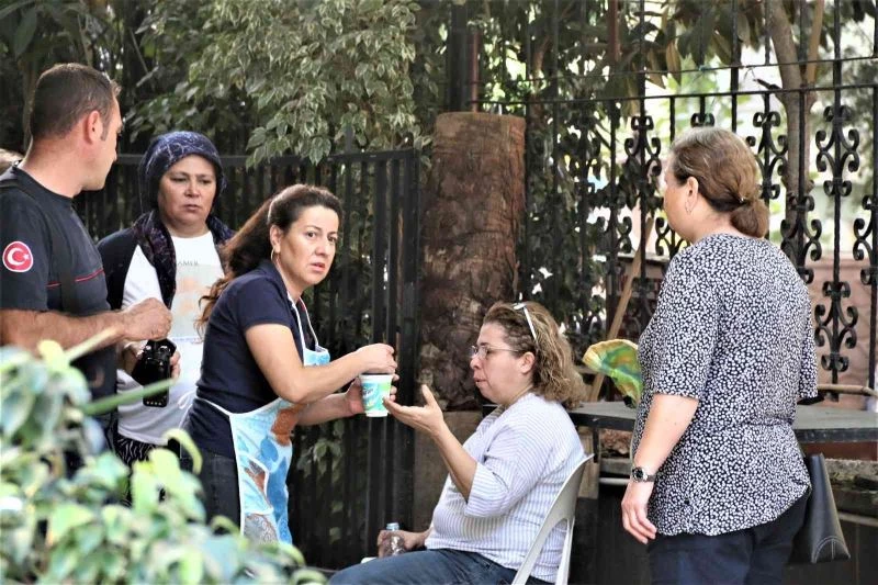 Kızartma yaparken çıkan yangını havlu ile söndürmek istedi, kendisini dışarı güçlükle attı
