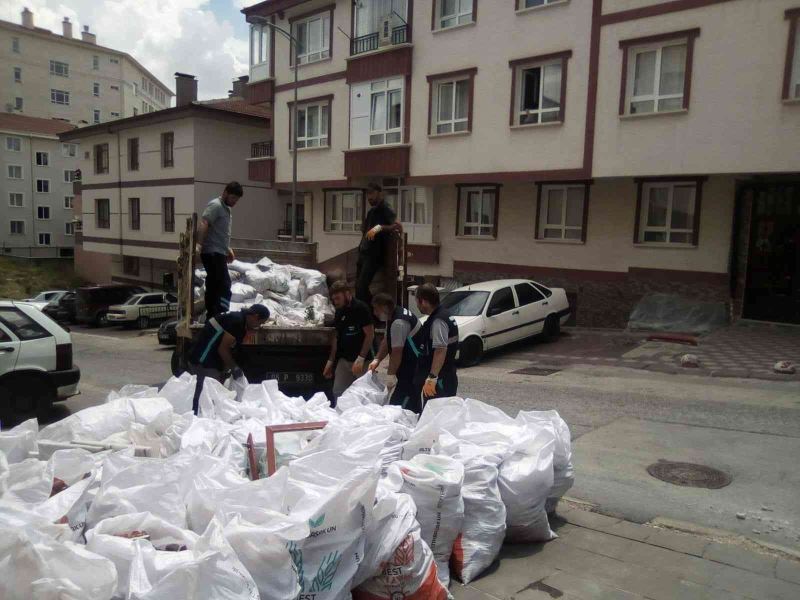 Pursaklar Belediye Başkanı Çetin: “Daha temiz ilçe oluşturmak adına temizlik sürdürüyoruz”

